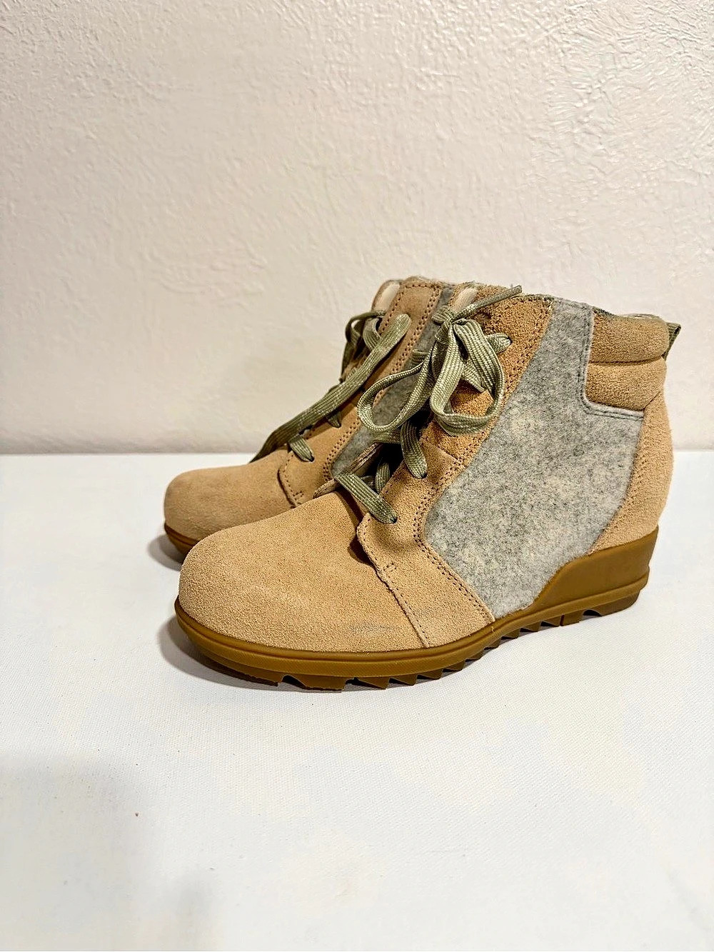 Sorel Evie Ankle Lace Boots Brown & Gray Like New